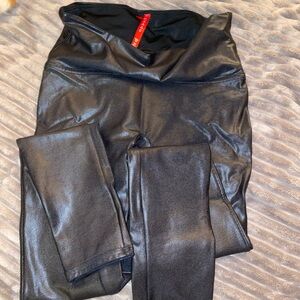 Spanx Faux Leather Leggings shaping sleek look smoothing fabric slimming sexy M